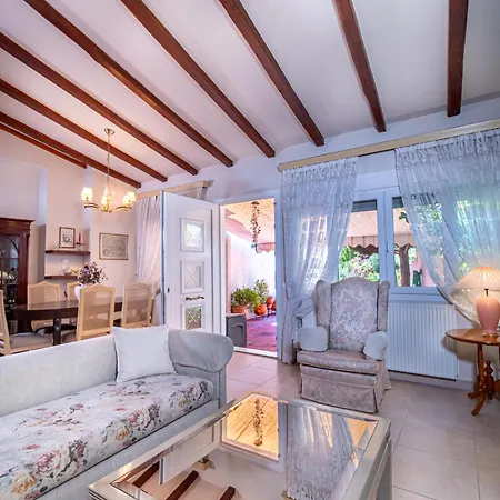 Holiday home Vasiliki's - Alykes *